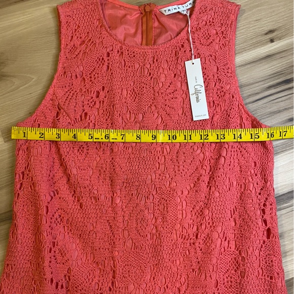 NWT Trina Turk Coral Lace Sleeveless Top Tank Medium - Picture 3 of 6